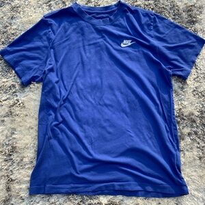 NIKE Tee Shirt Blue Small Logo Size Adult Small The Nike Tee